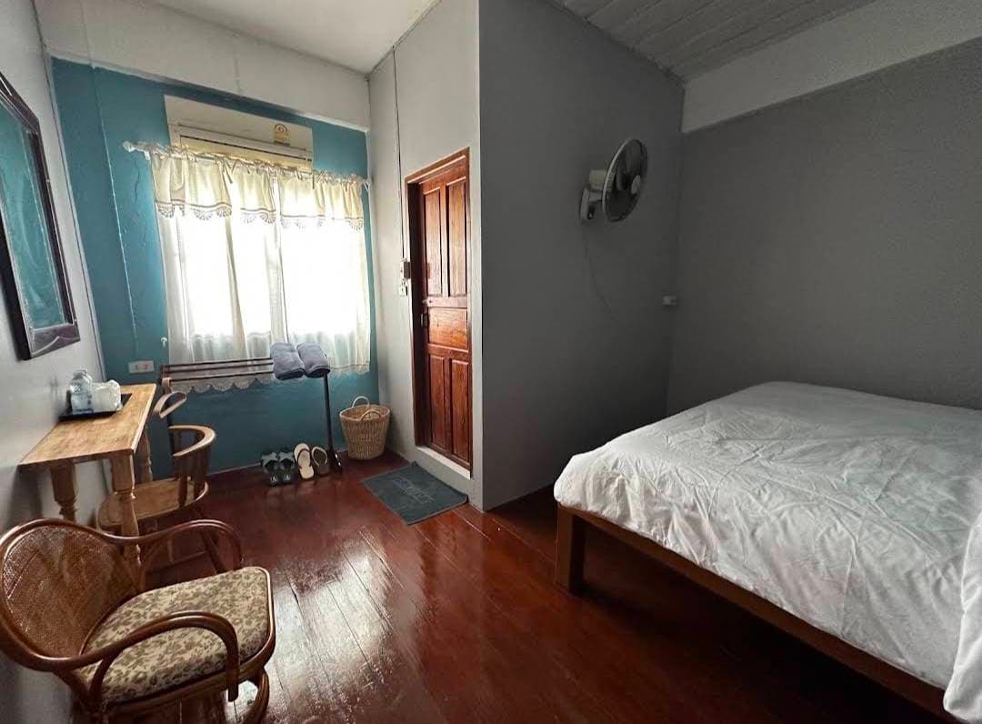 Overnight guesthouse room on the Chiang Mai route
